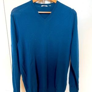 Uniqlo fine wool sweater V neck Teal